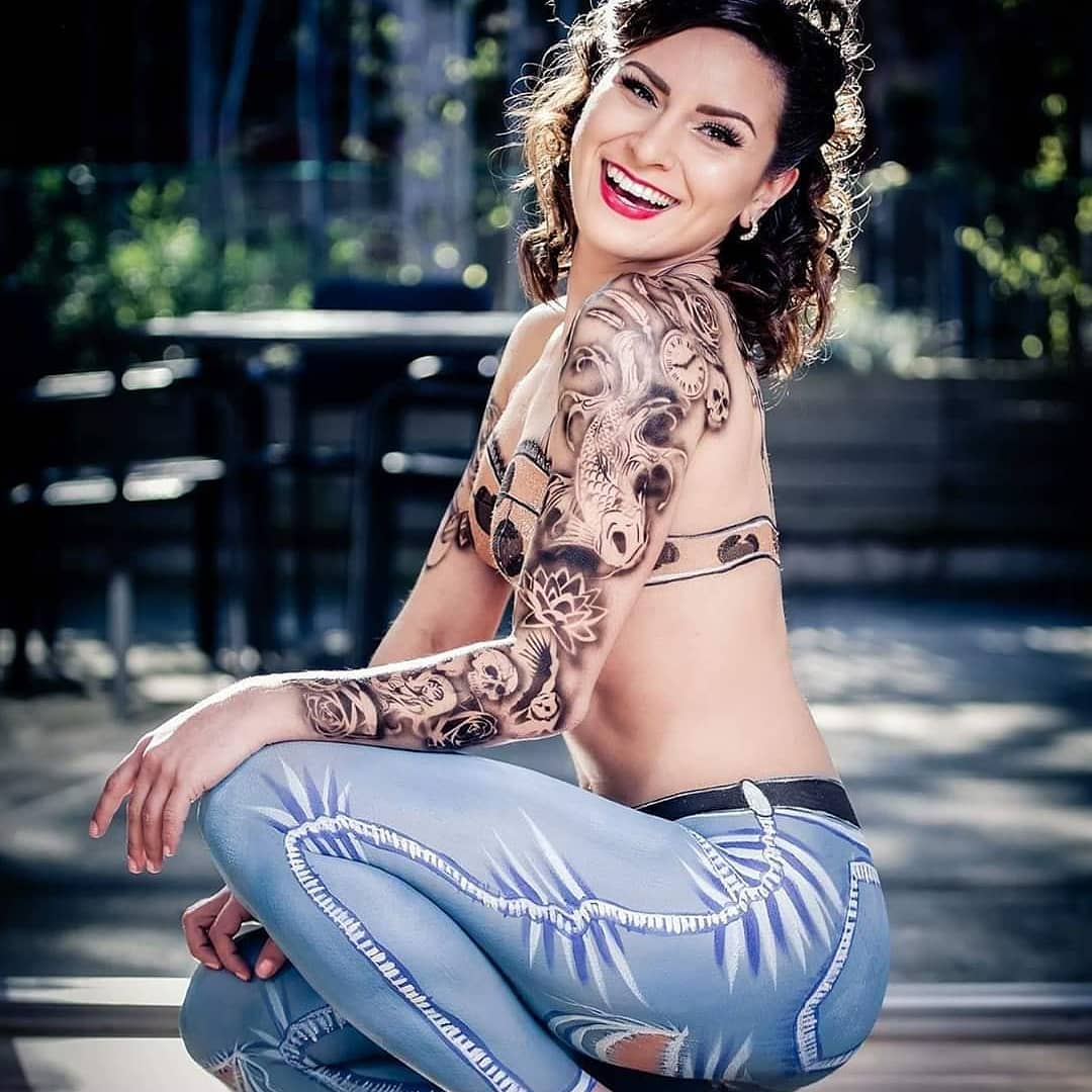 bodypaintede jeans